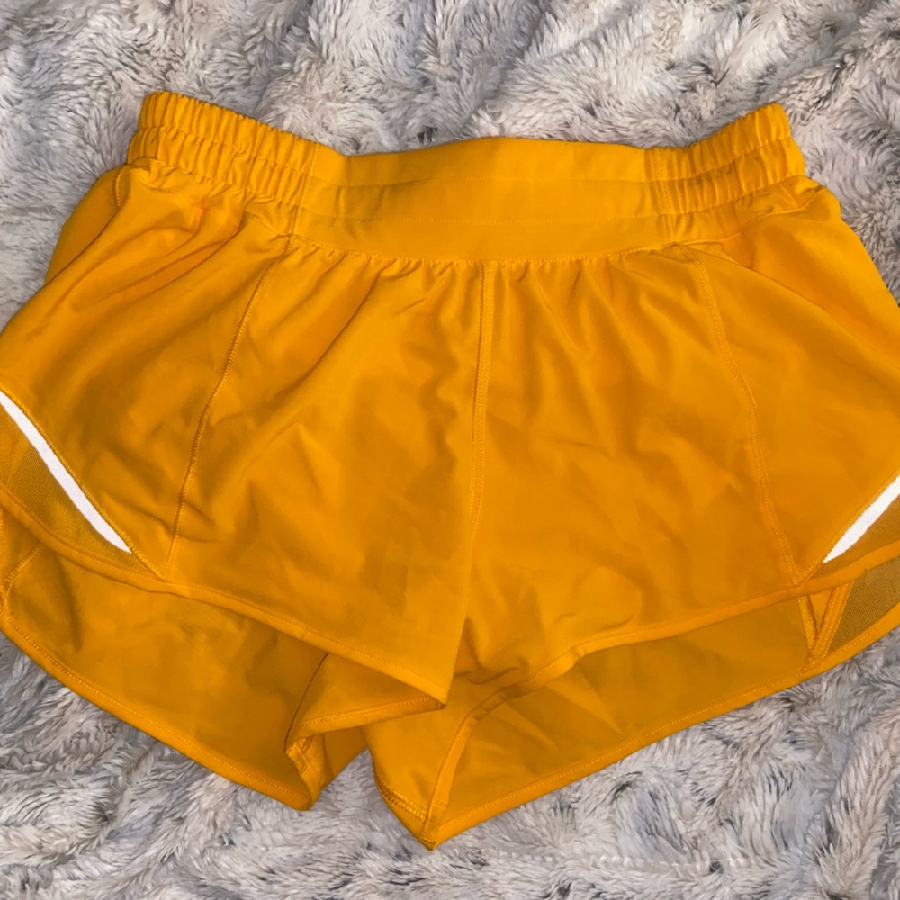 Lululemon hotty hot shorts size 6